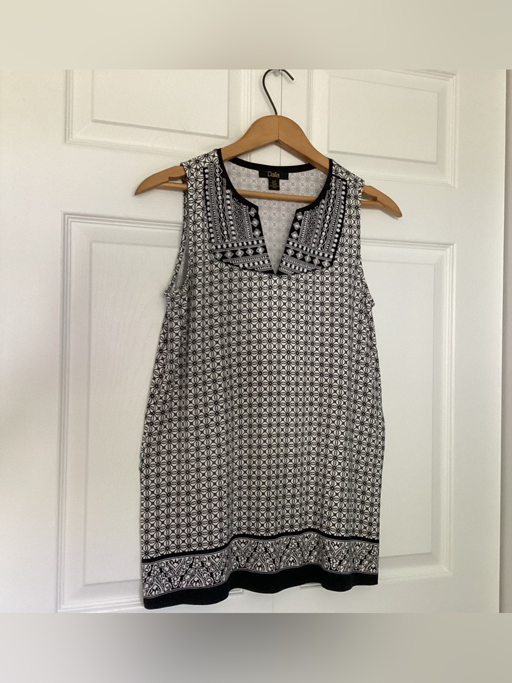 Dalia sleeveless top. Size S